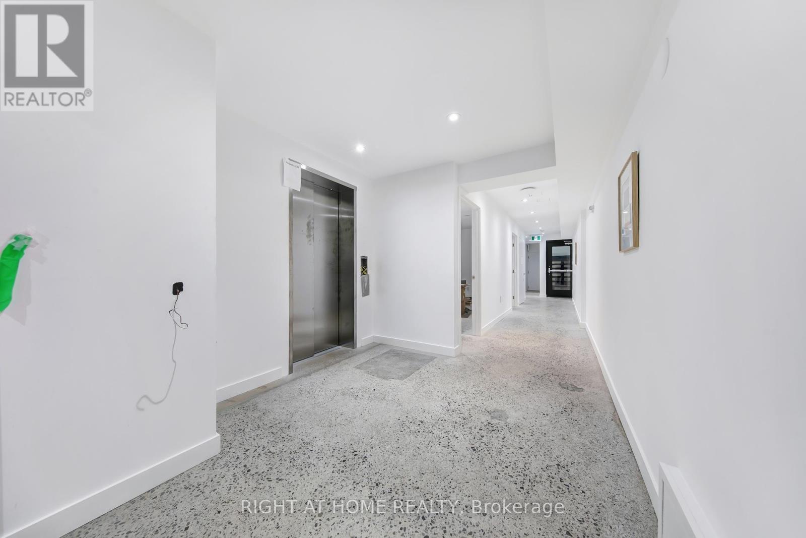 1086 St Clair Avenue W, Toronto, Ontario  M6E 1A7 - Photo 12 - C12728436