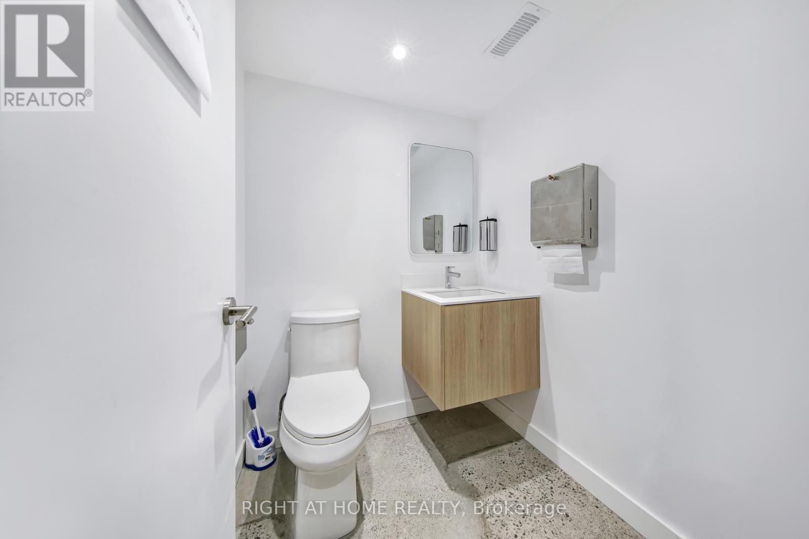 1086 St Clair Avenue W, Toronto, Ontario  M6E 1A7 - Photo 13 - C12728436