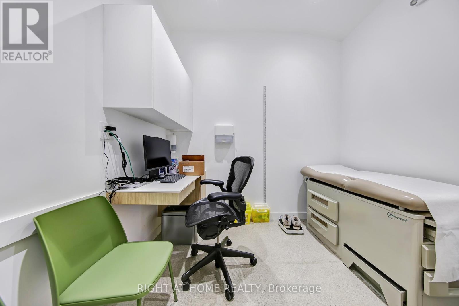 1086 St Clair Avenue W, Toronto, Ontario  M6E 1A7 - Photo 20 - C12728436