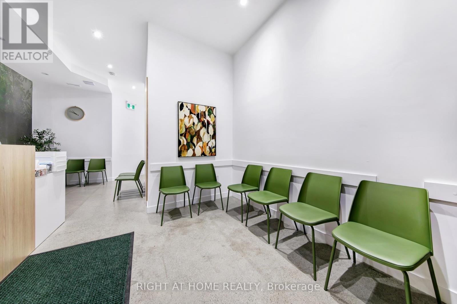 1086 St Clair Avenue W, Toronto, Ontario  M6E 1A7 - Photo 24 - C12728436