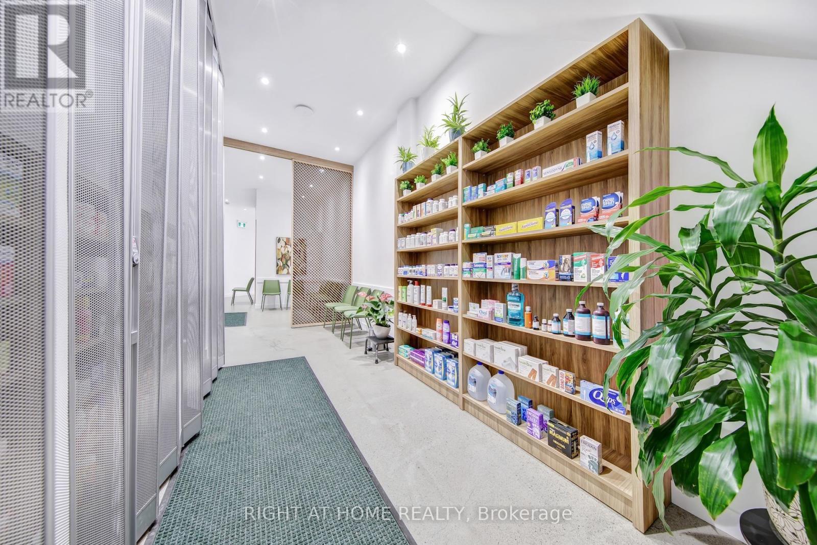 1086 St Clair Avenue W, Toronto, Ontario  M6E 1A7 - Photo 26 - C12728436