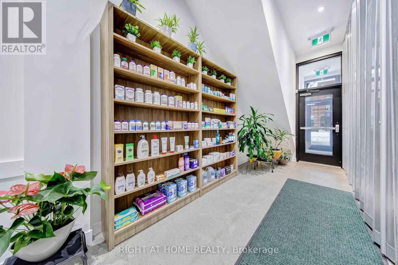 1086 St Clair Avenue W, Toronto, Ontario  M6E 1A7 - Photo 27 - C12728436