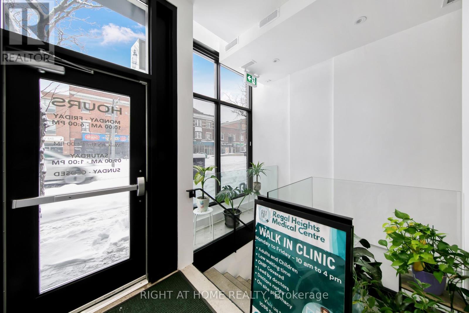 1086 St Clair Avenue W, Toronto, Ontario  M6E 1A7 - Photo 3 - C12728436