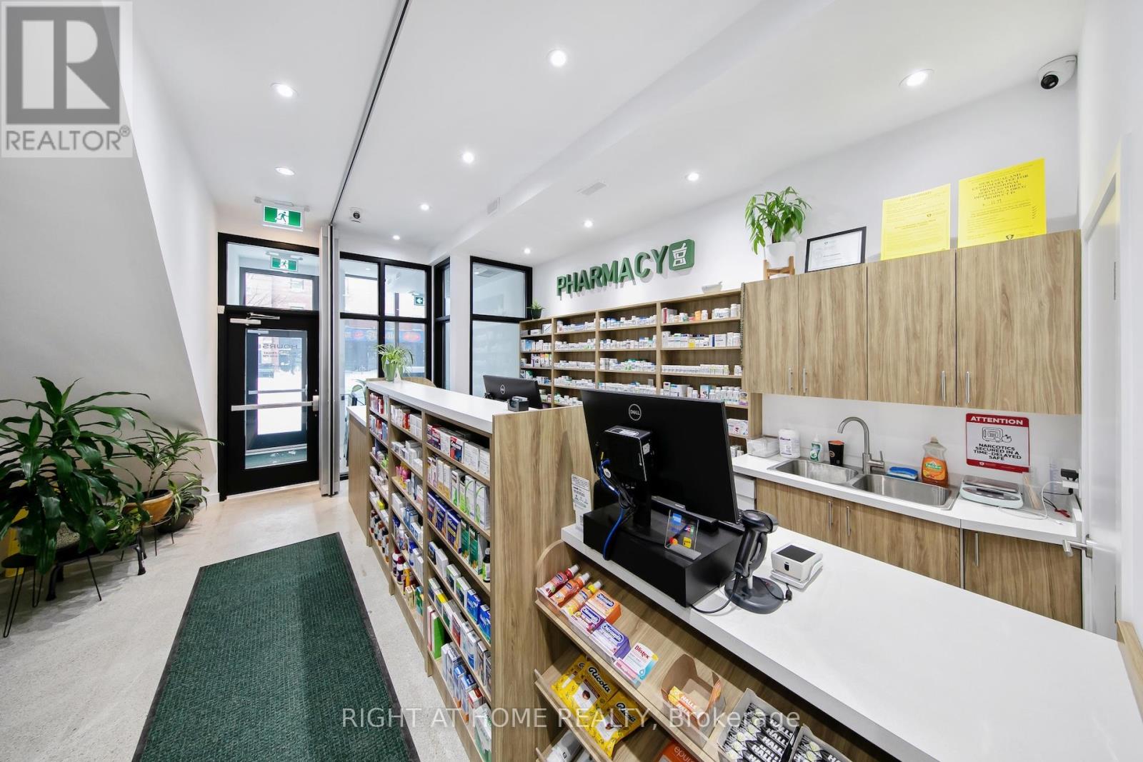 1086 St Clair Avenue W, Toronto, Ontario  M6E 1A7 - Photo 5 - C12728436