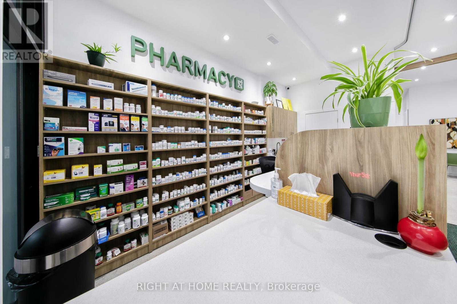 1086 St Clair Avenue W, Toronto, Ontario  M6E 1A7 - Photo 6 - C12728436