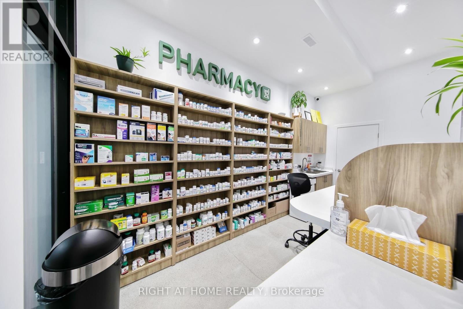 1086 St Clair Avenue W, Toronto, Ontario  M6E 1A7 - Photo 7 - C12728436