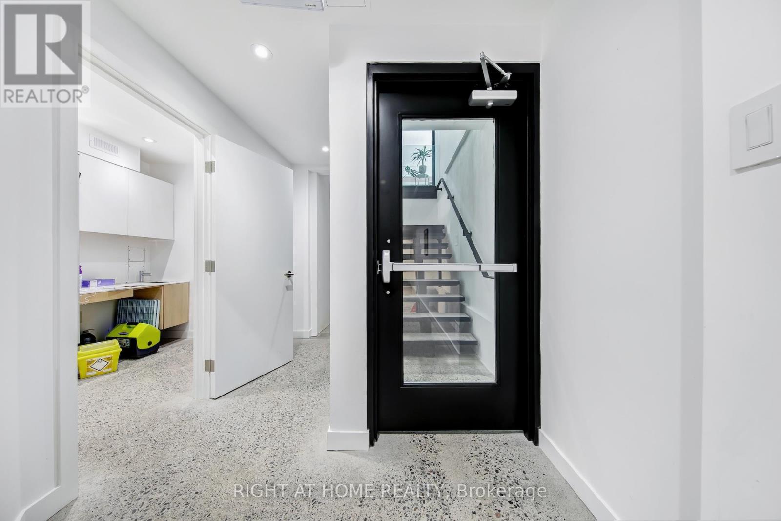 1086 St Clair Avenue W, Toronto, Ontario  M6E 1A7 - Photo 9 - C12728436