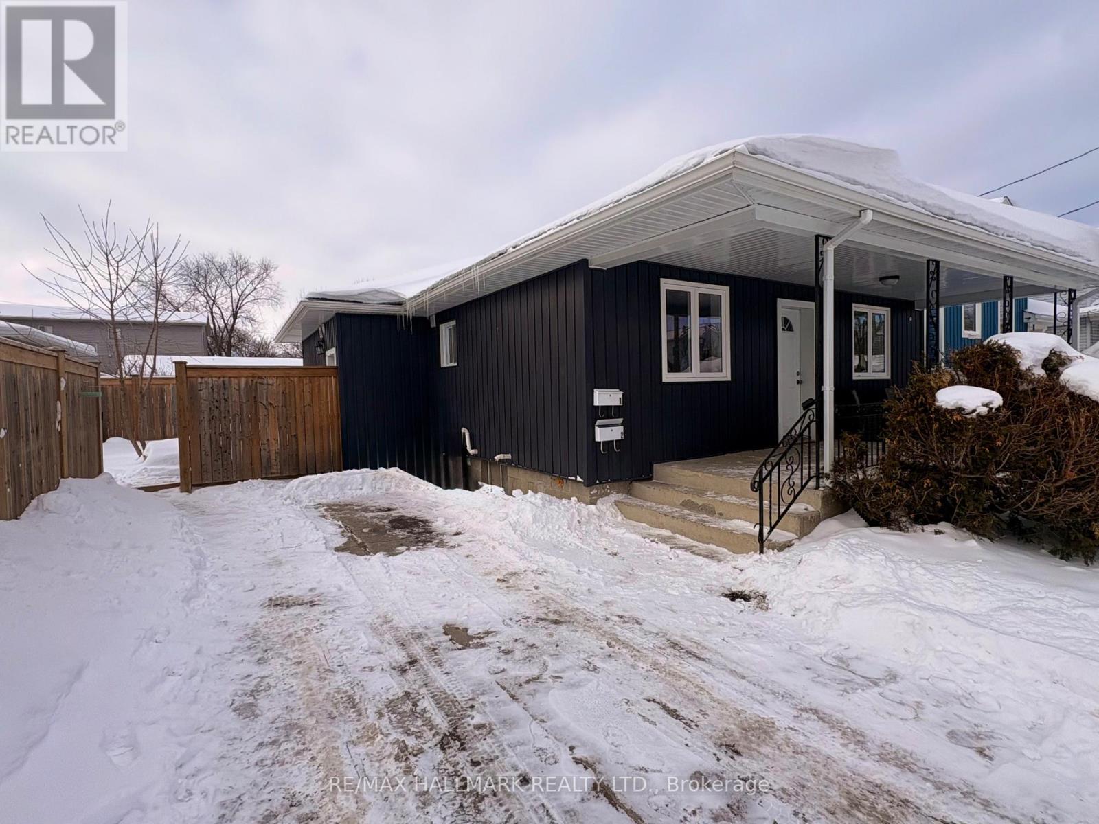 72 Churchill Street, St. Catharines, Ontario  L2S 2P5 - Photo 2 - X12728448