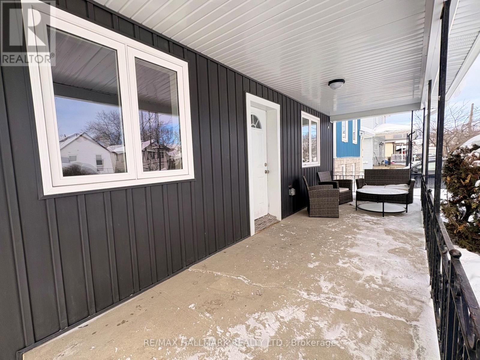 72 Churchill Street, St. Catharines, Ontario  L2S 2P5 - Photo 3 - X12728448