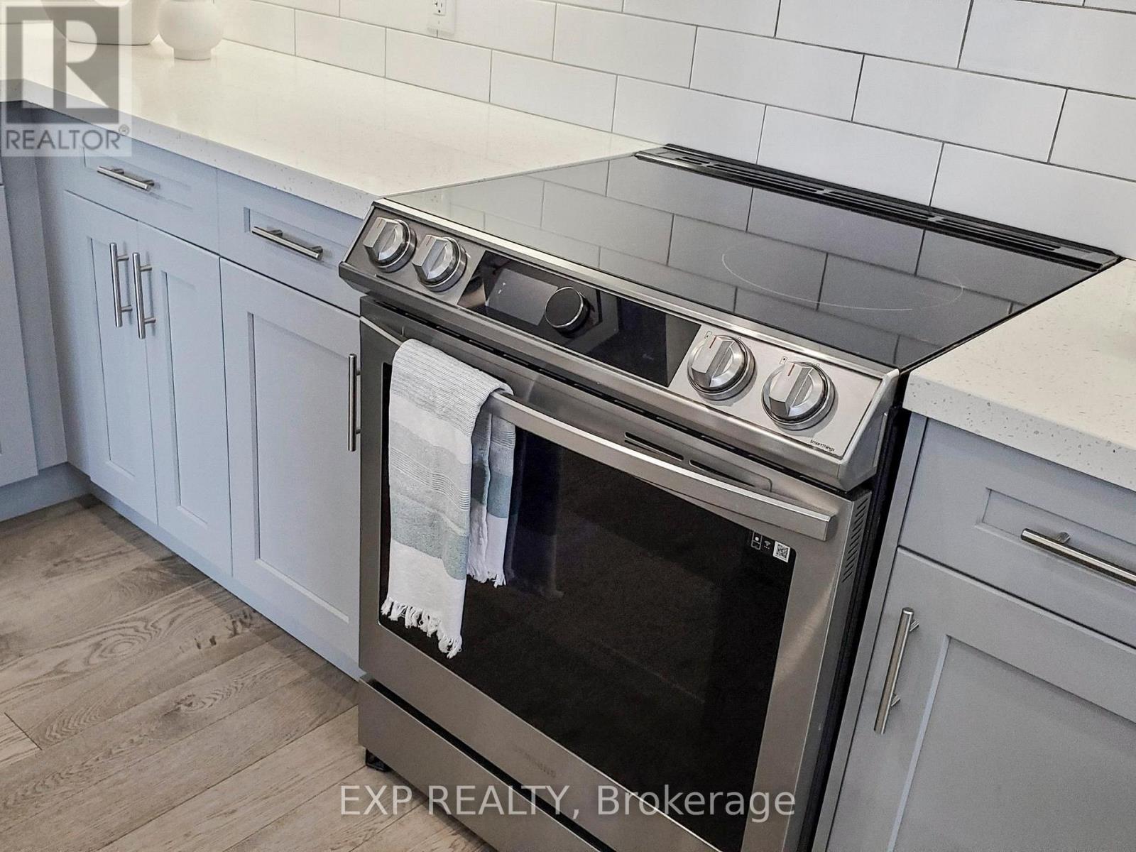 58 Elkington Crescent, Whitby, Ontario  L1P 0L7 - Photo 11 - E12728454