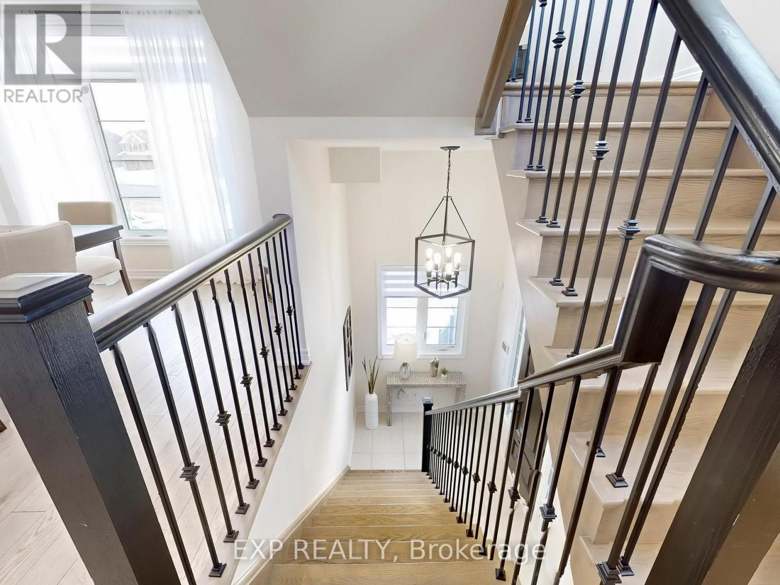 58 Elkington Crescent, Whitby, Ontario  L1P 0L7 - Photo 4 - E12728454