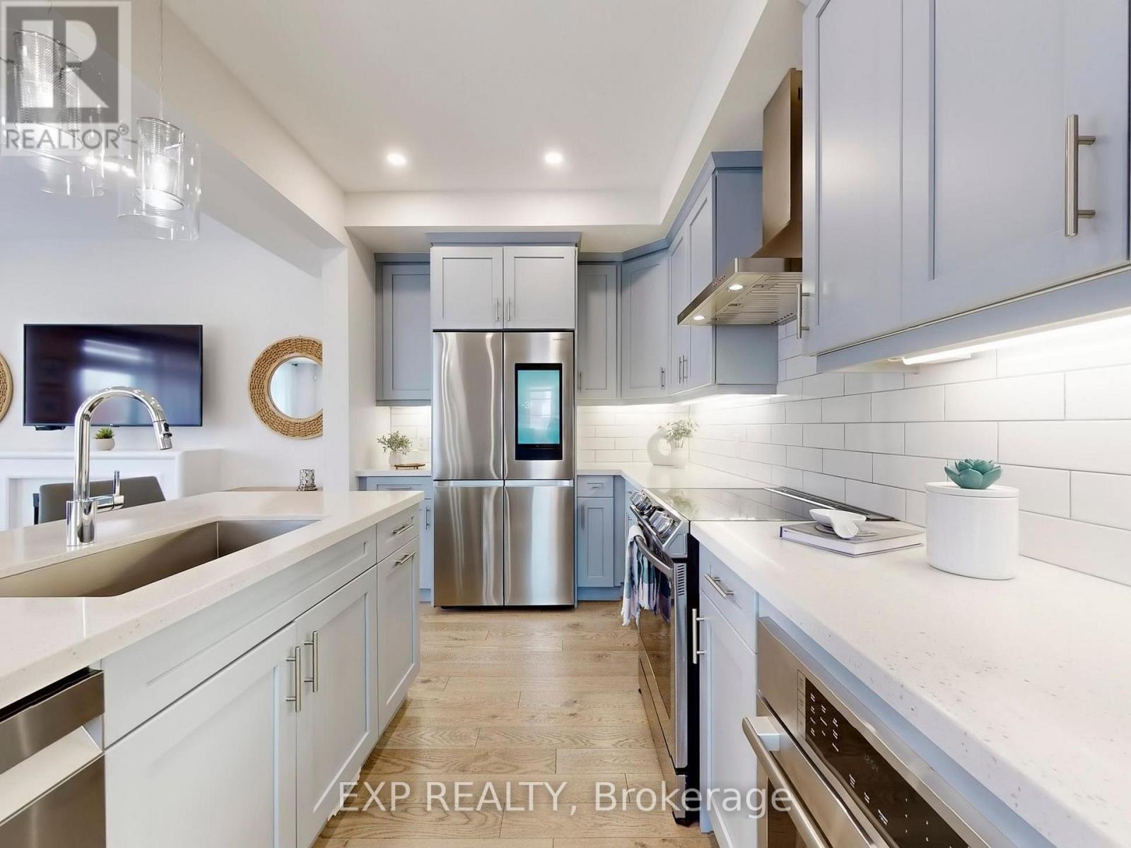 58 Elkington Crescent, Whitby, Ontario  L1P 0L7 - Photo 8 - E12728454