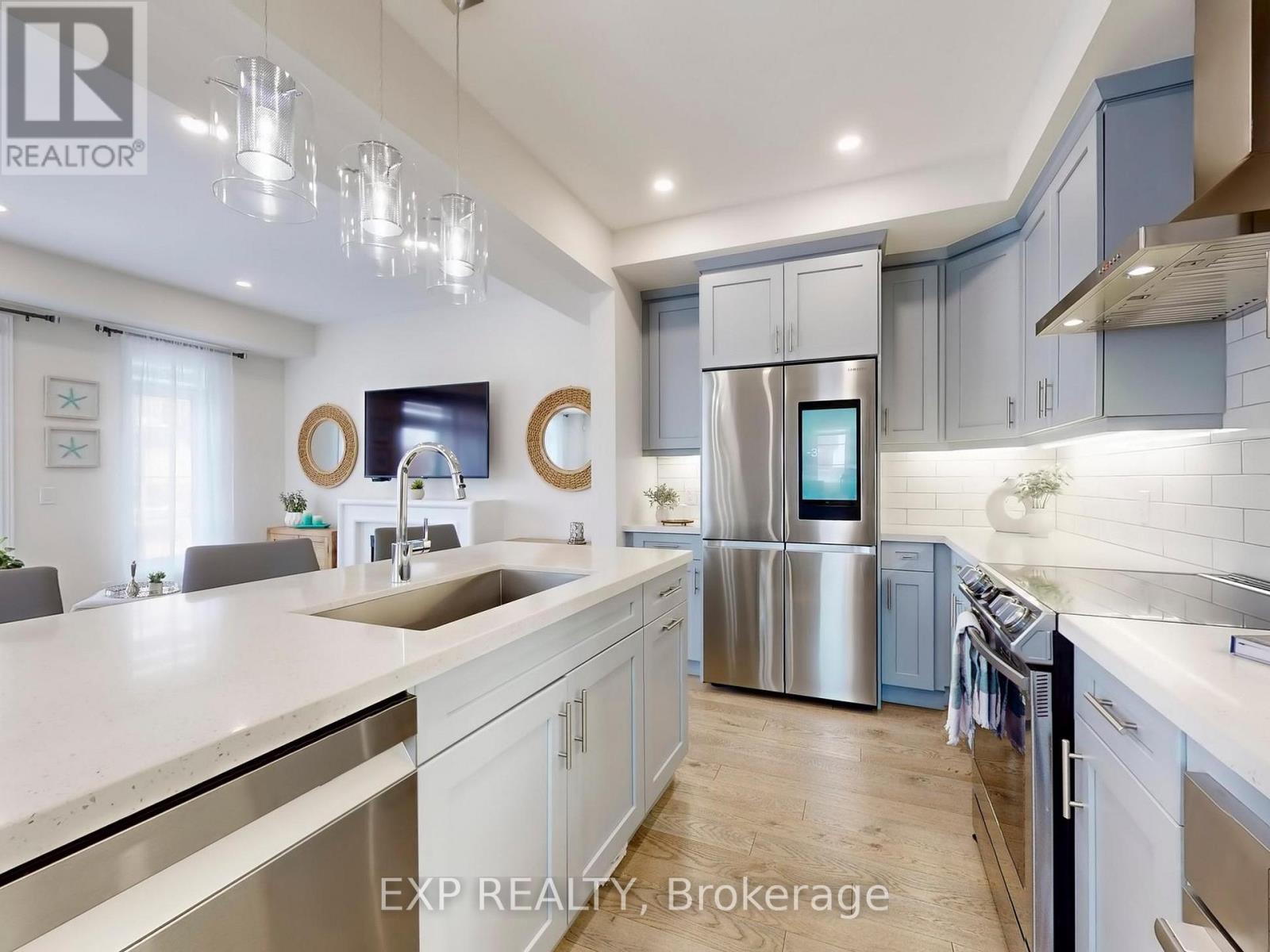 58 Elkington Crescent, Whitby, Ontario  L1P 0L7 - Photo 9 - E12728454