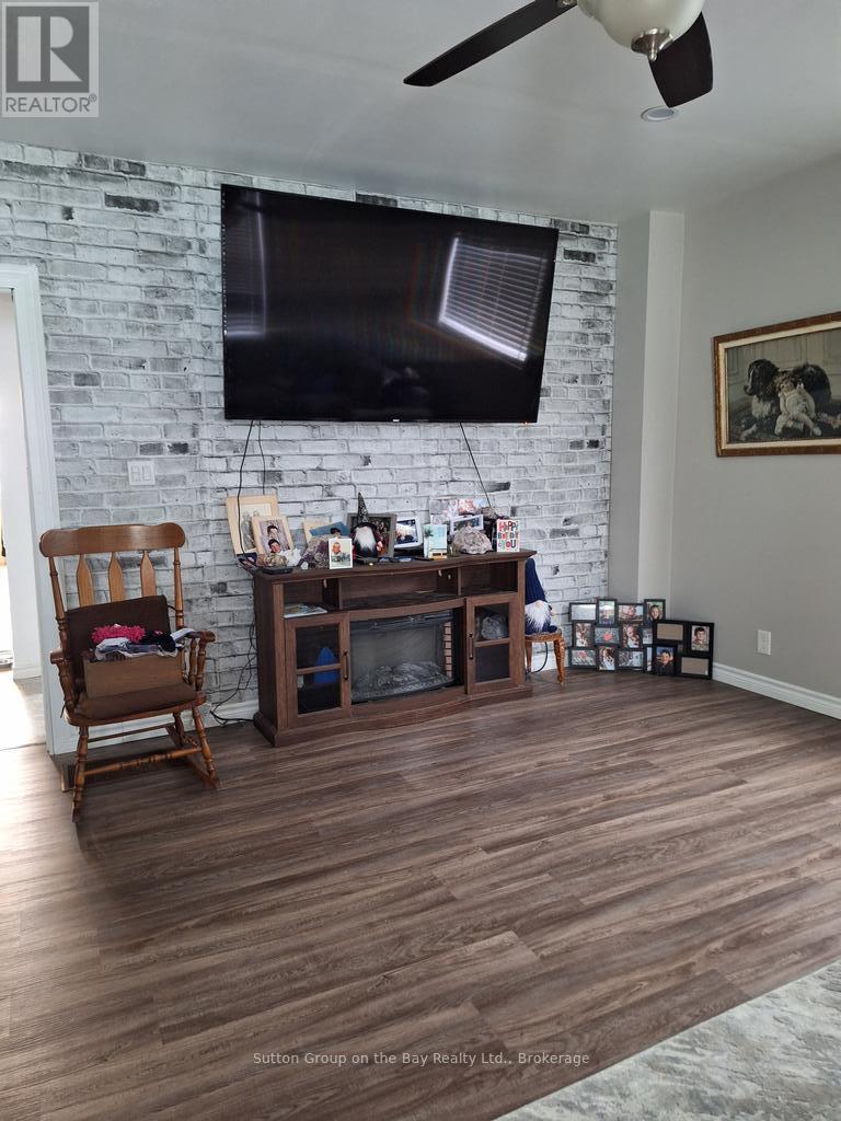 4154 County Road 24 Highway, Clearview, Ontario L0M 1P0 - Photo 10 - S12713826