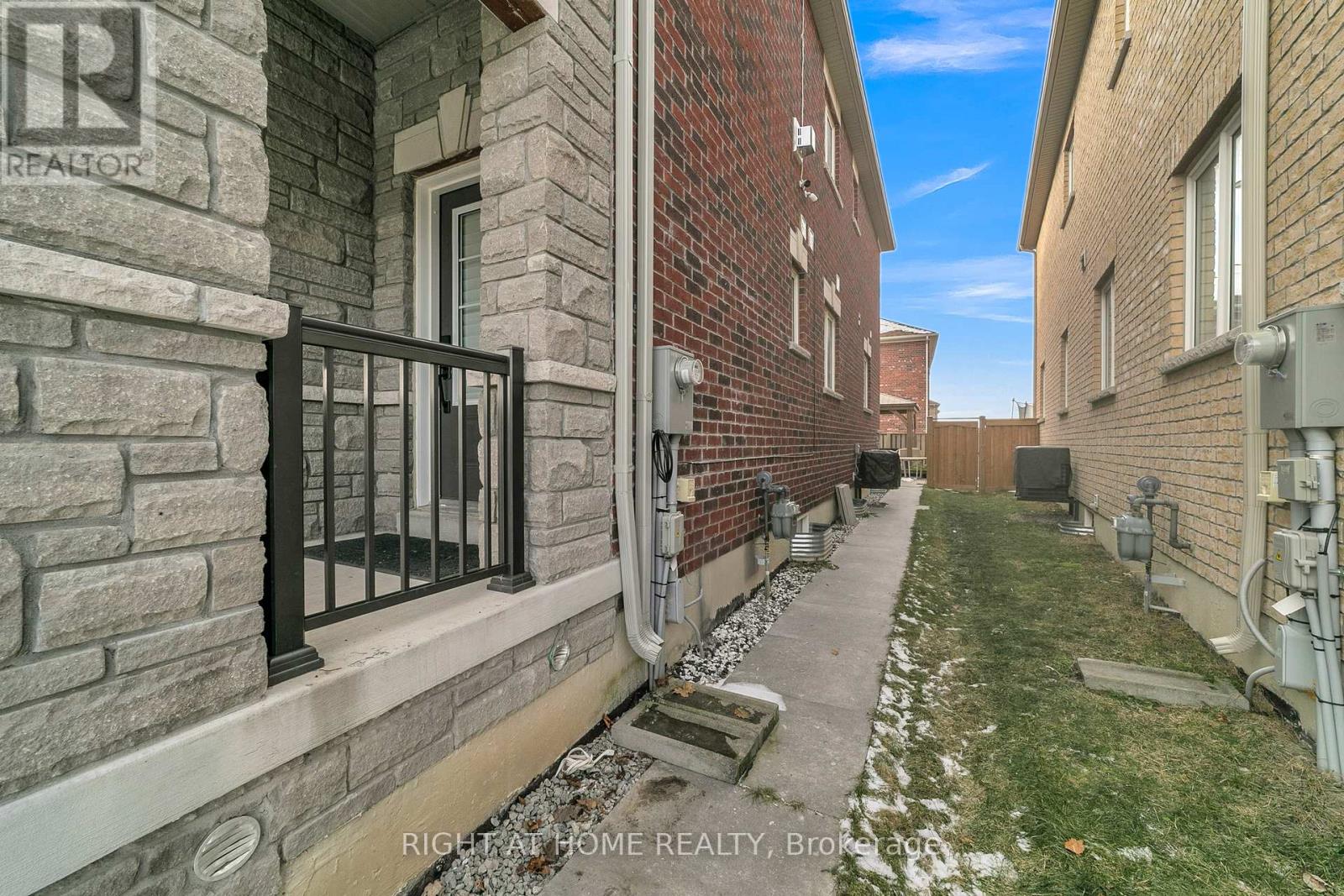 126 Blackwell Crescent, Bradford West Gwillimbury (Bradford), Ontario  L3Z 4L3 - Photo 44 - N12728460