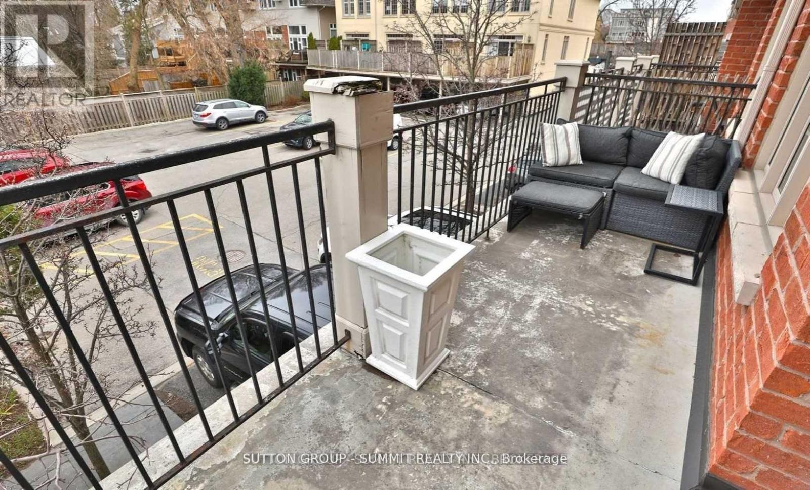 95 Kerr Street, Oakville, Ontario L6K 3A2 - Photo 10 - W12728456