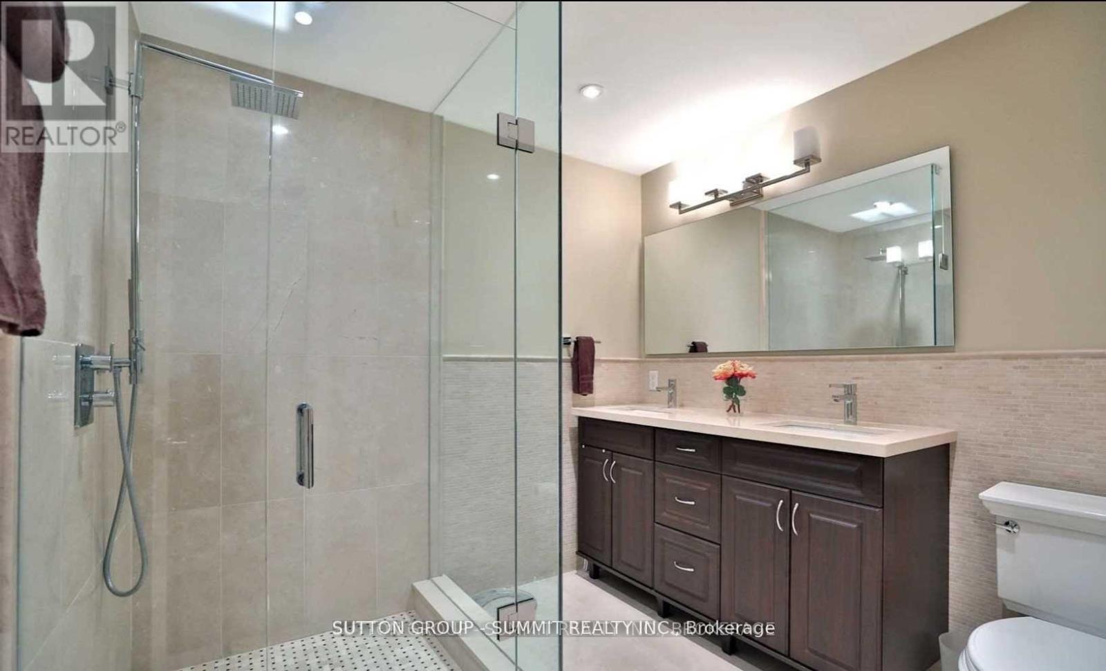 95 Kerr Street, Oakville, Ontario L6K 3A2 - Photo 12 - W12728456