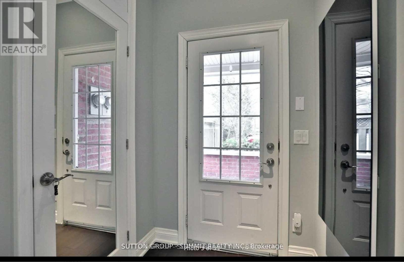 95 Kerr Street, Oakville, Ontario L6K 3A2 - Photo 3 - W12728456