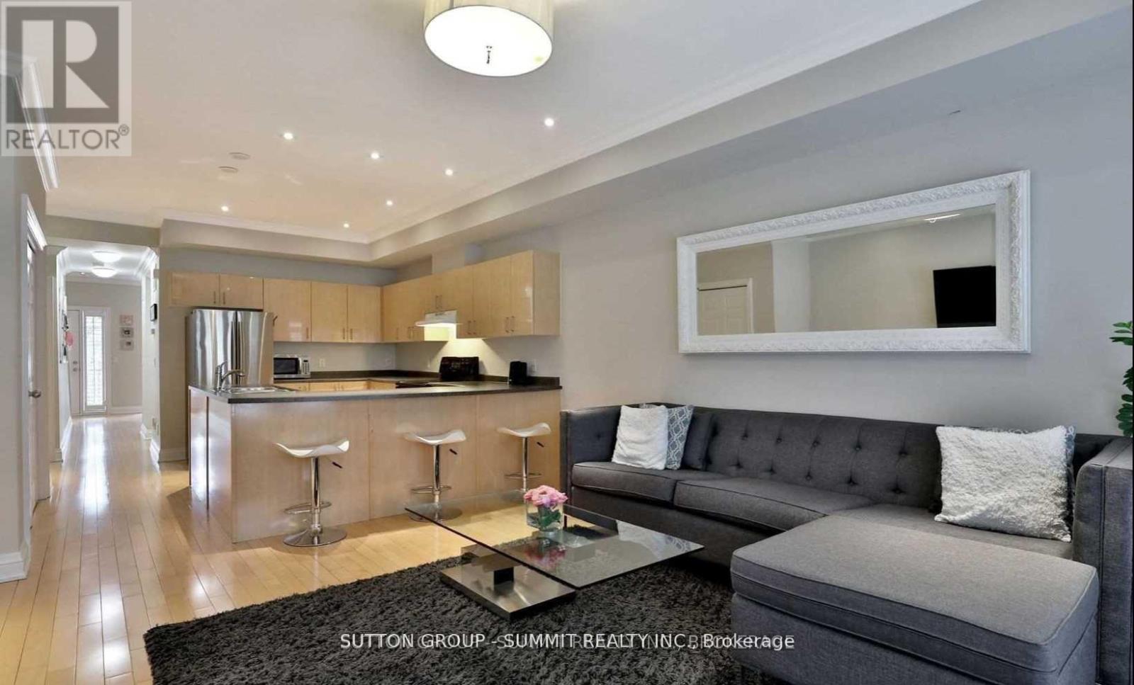 95 Kerr Street, Oakville, Ontario L6K 3A2 - Photo 4 - W12728456