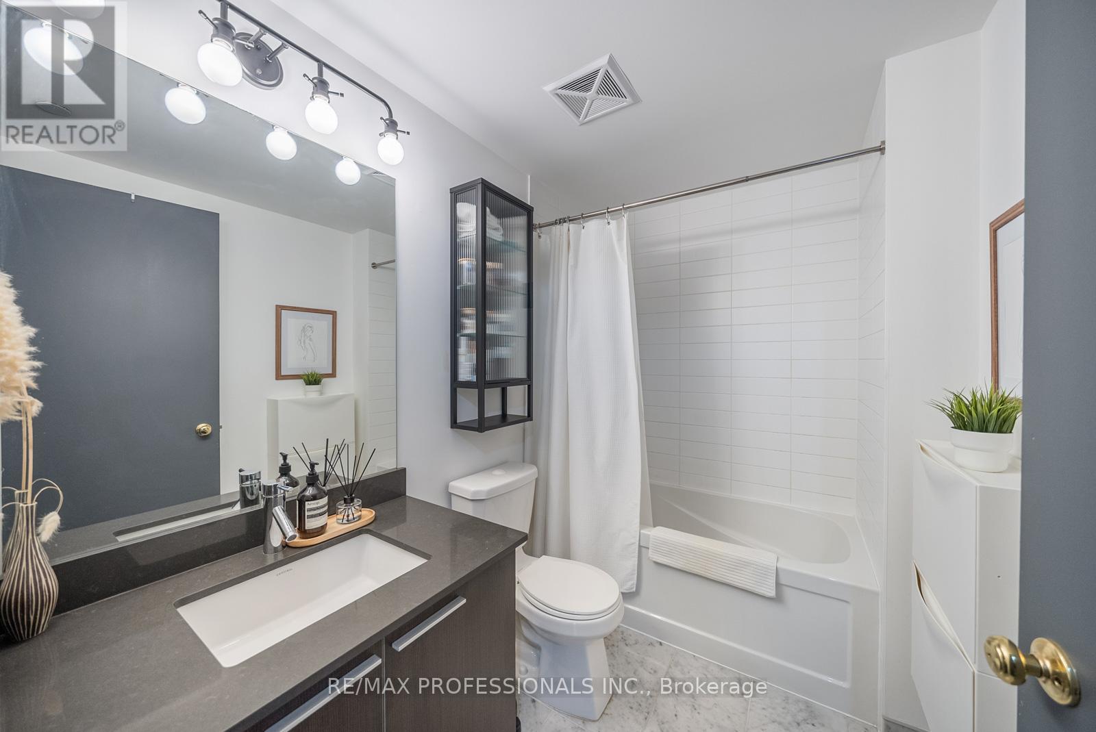 1705 - 10 Park Lawn Road, Toronto, Ontario M8Y 3H8 - Photo 11 - W12728466