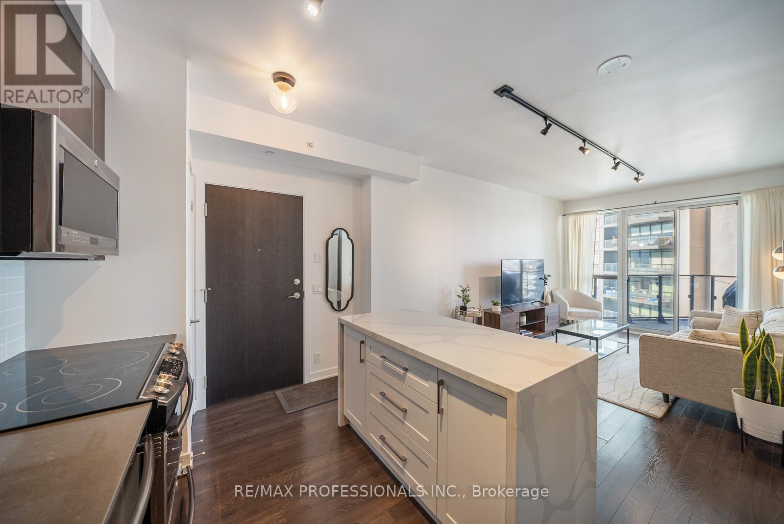 1705 - 10 Park Lawn Road, Toronto, Ontario M8Y 3H8 - Photo 2 - W12728466