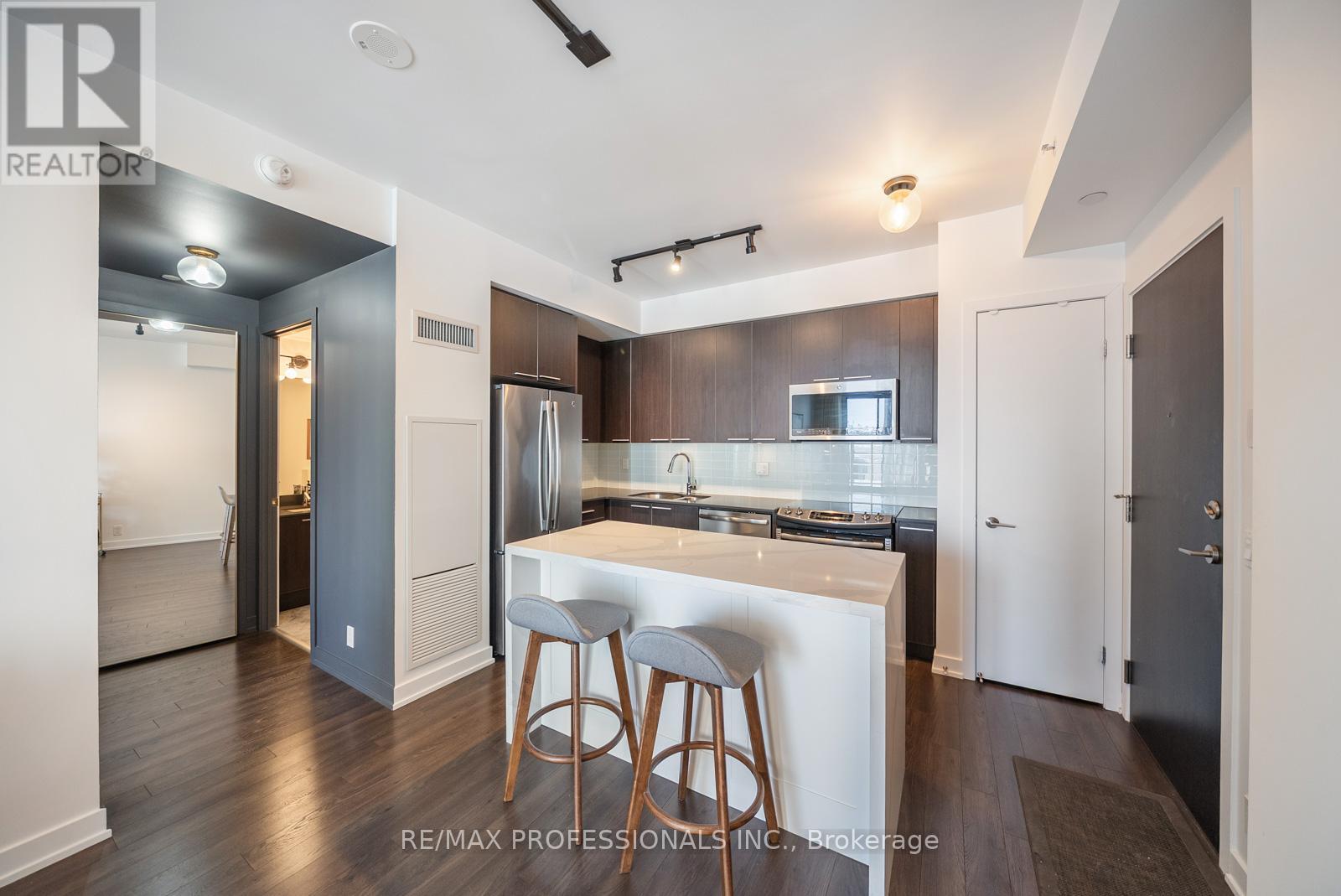 1705 - 10 Park Lawn Road, Toronto, Ontario M8Y 3H8 - Photo 3 - W12728466