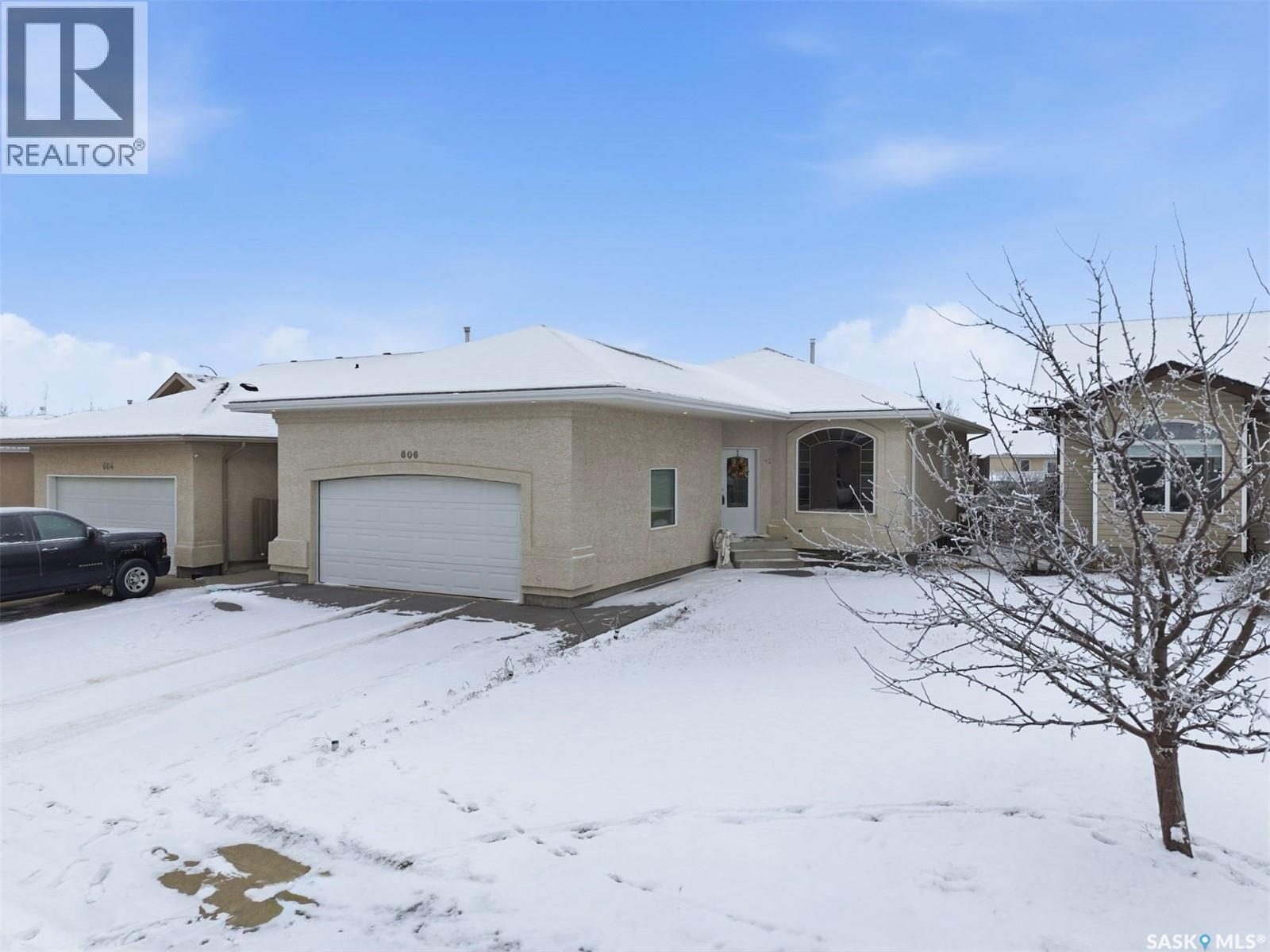 606 Giesbrecht Court, Martensville, Saskatchewan  S0K 2T2 - Photo 2 - SK027366