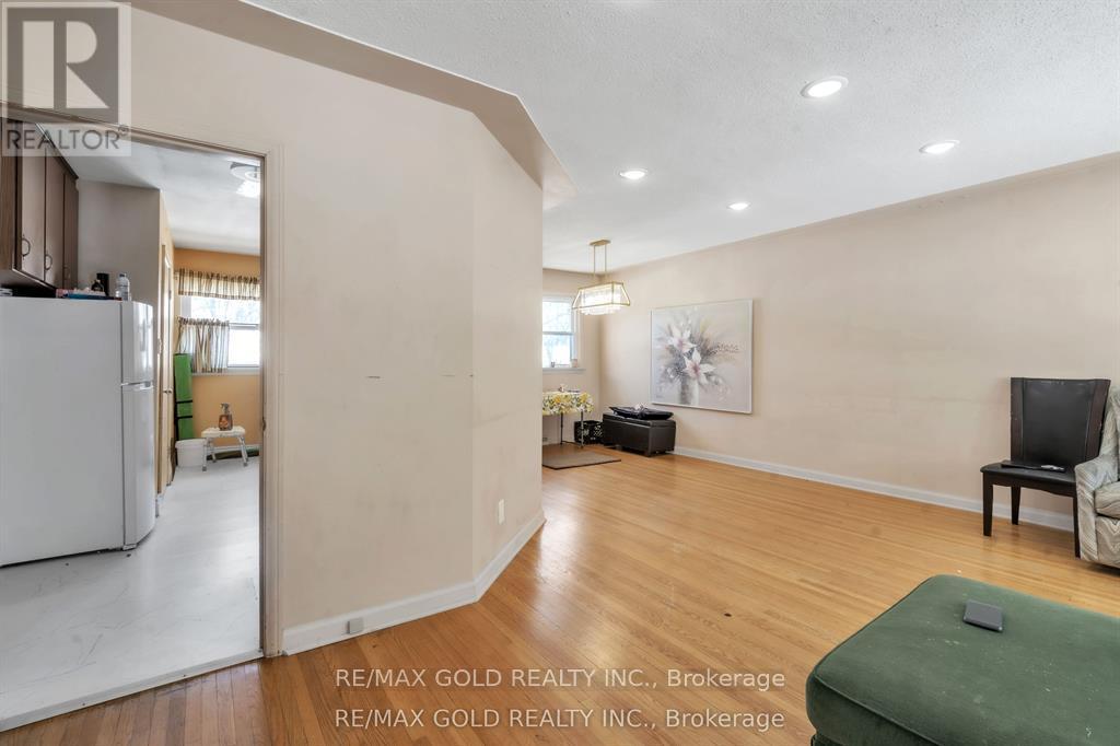 Upper - 344 Mcnay Street, London East, Ontario N5Y 1M1 - Photo 11 - X12728484