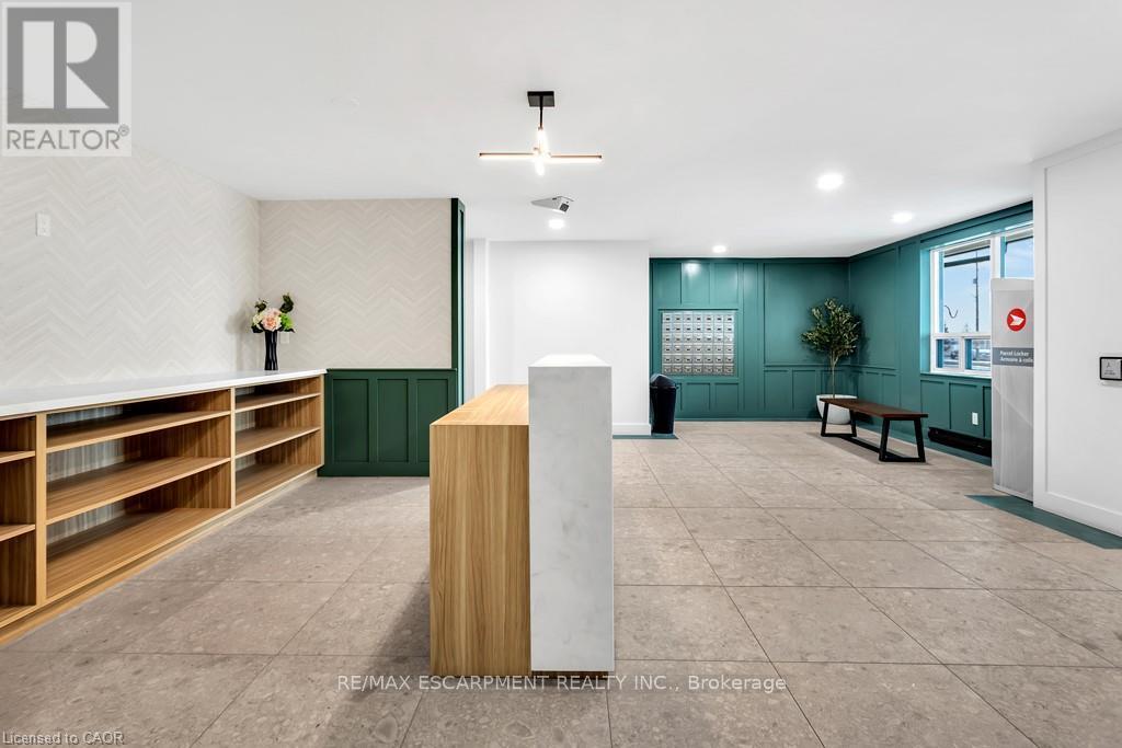 103 - 421 Fairview Drive, Brantford, Ontario  N3R 7M3 - Photo 6 - X12728494