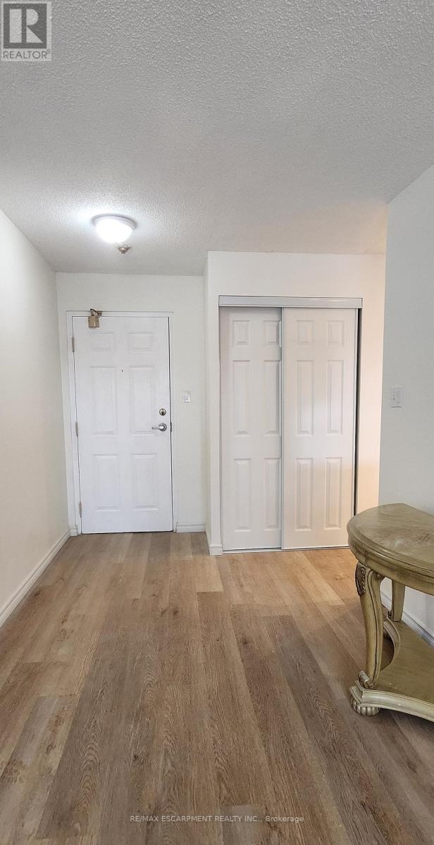 103 - 421 Fairview Drive, Brantford, Ontario  N3R 7M3 - Photo 7 - X12728494