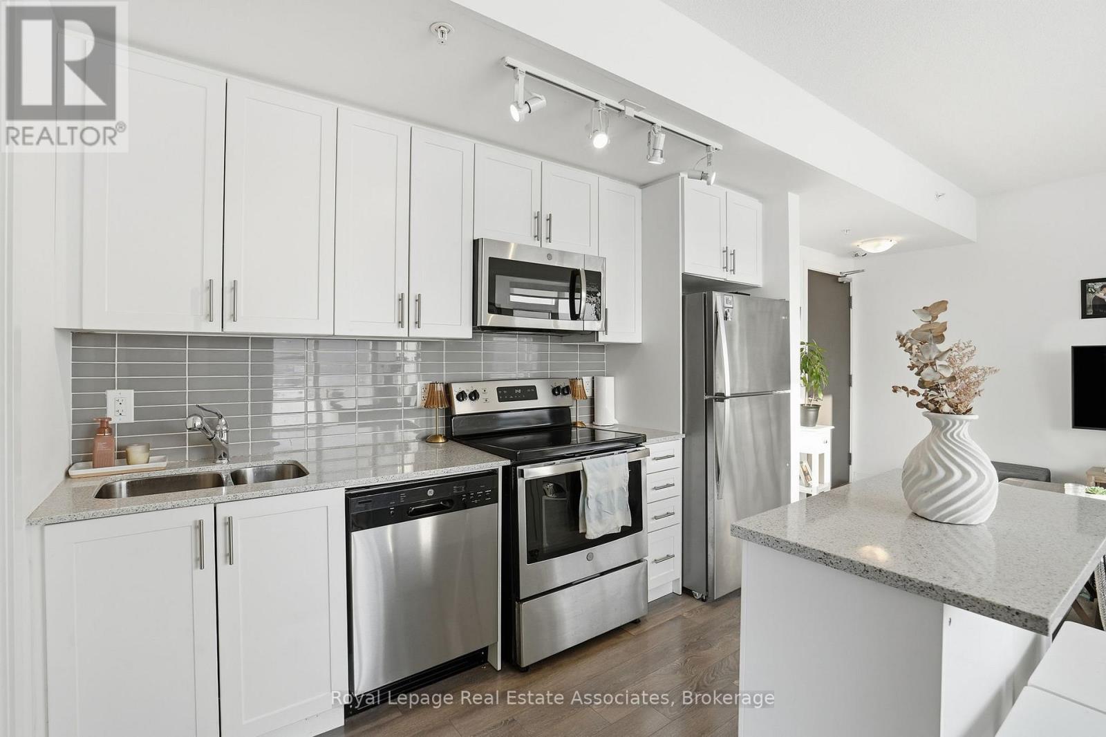 801 - 550 North Service Road, Grimsby, Ontario  L3M 0H9 - Photo 20 - X12728498