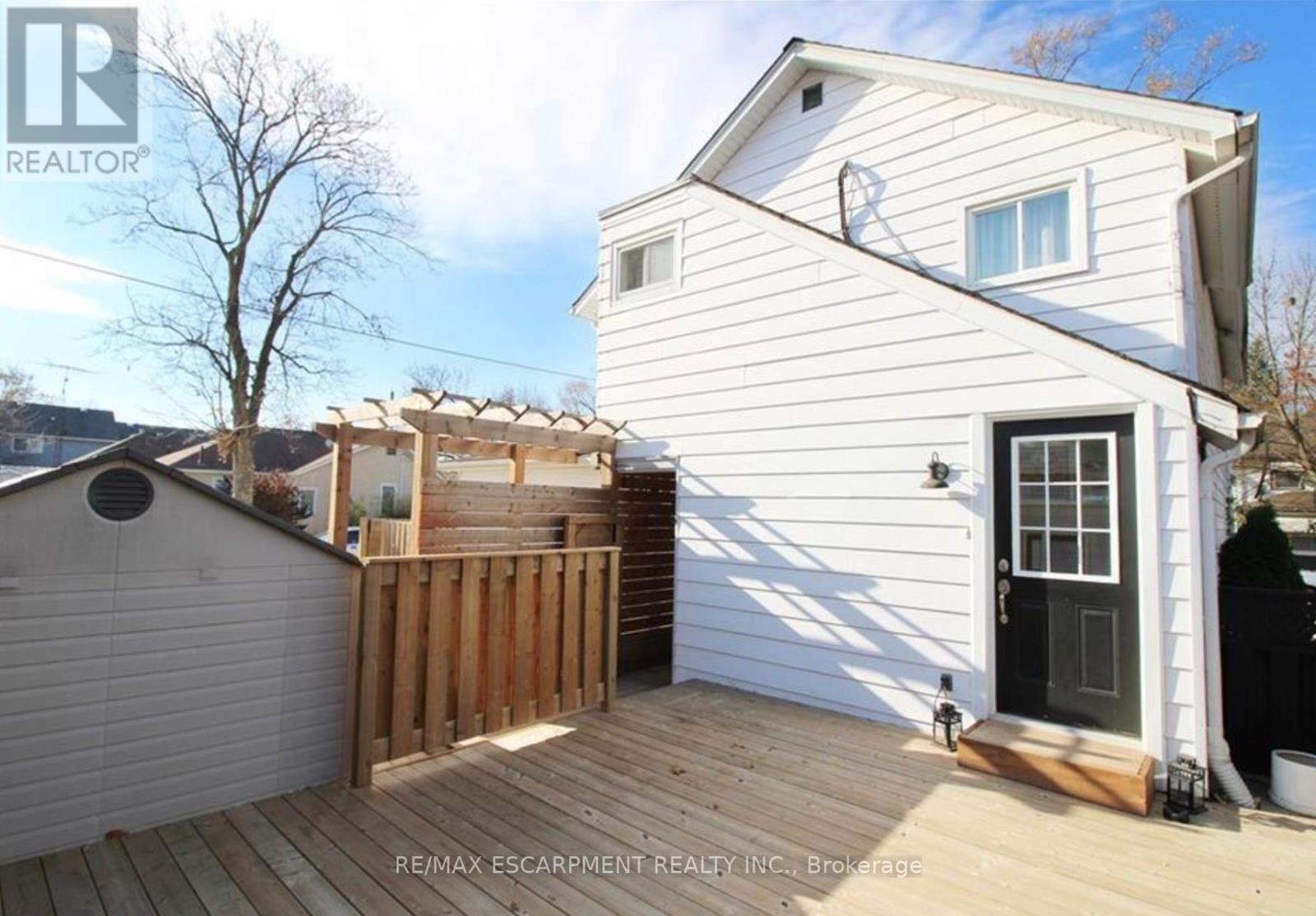 Upper Unit - 32 Rodman Street, St. Catharines, Ontario  L2R 5E1 - Photo 10 - X12728522
