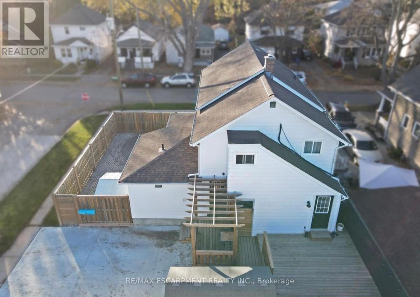 Upper Unit - 32 Rodman Street, St. Catharines, Ontario  L2R 5E1 - Photo 11 - X12728522