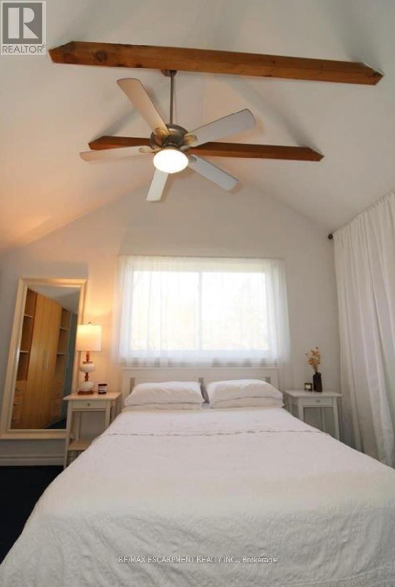 Upper Unit - 32 Rodman Street, St. Catharines, Ontario  L2R 5E1 - Photo 5 - X12728522