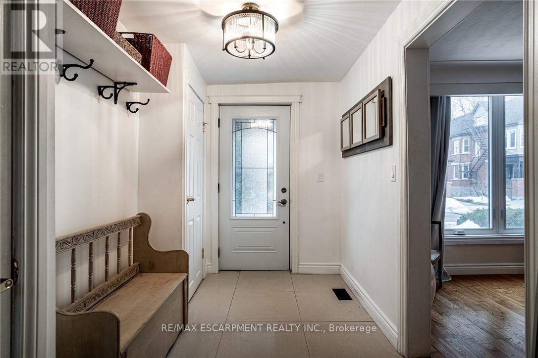 21 Chatham Street, Hamilton, Ontario  L8P 2B3 - Photo 3 - X12728524