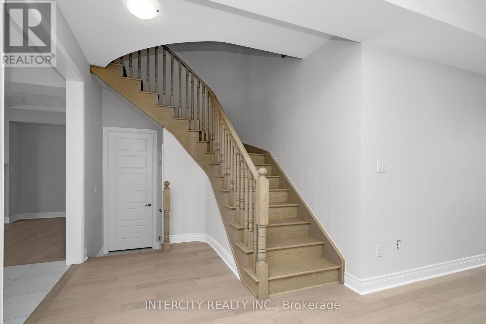 63 Goodview Drive, Brampton, Ontario  L6R 4C3 - Photo 15 - W12641550