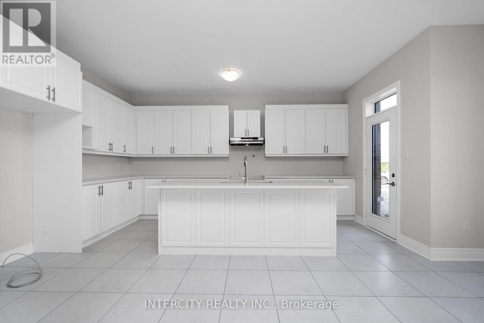 63 Goodview Drive, Brampton, Ontario  L6R 4C3 - Photo 7 - W12641550