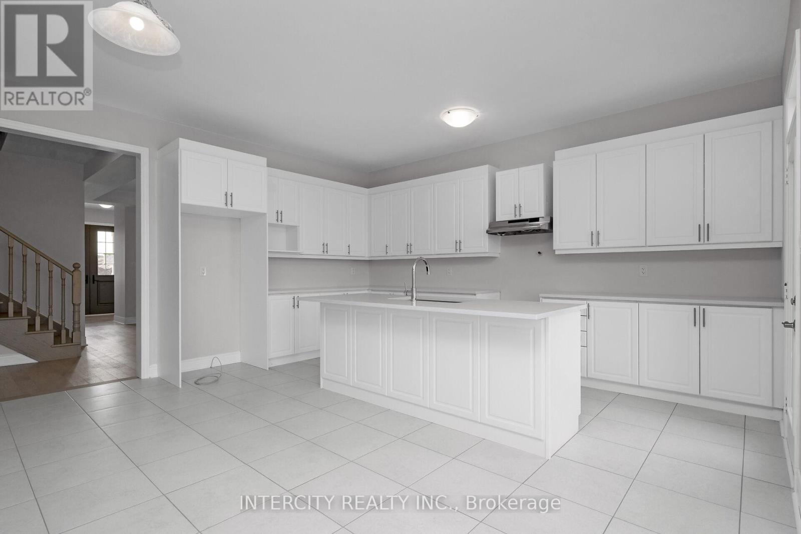 63 Goodview Drive, Brampton, Ontario  L6R 4C3 - Photo 8 - W12641550