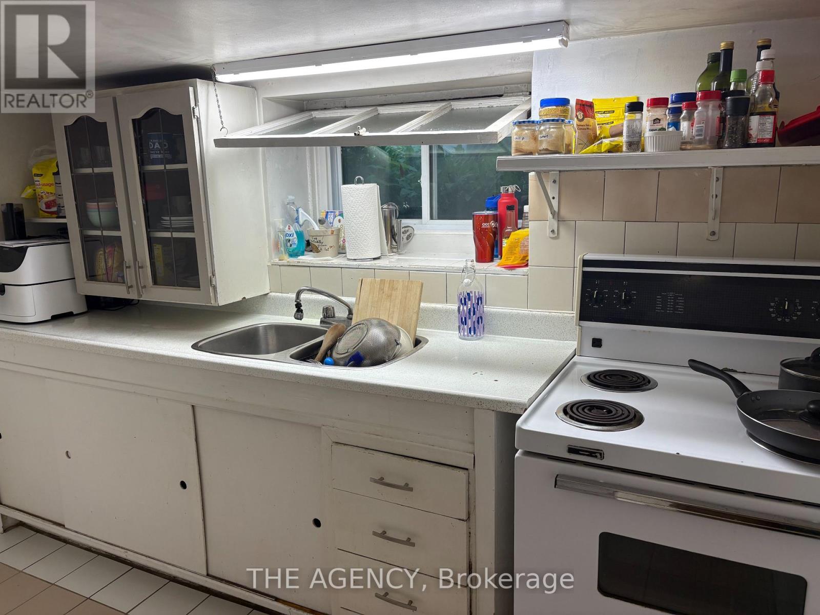 Basement - 43 Indian Road Crescent, Toronto, Ontario  N6P 2E9 - Photo 7 - W12718094