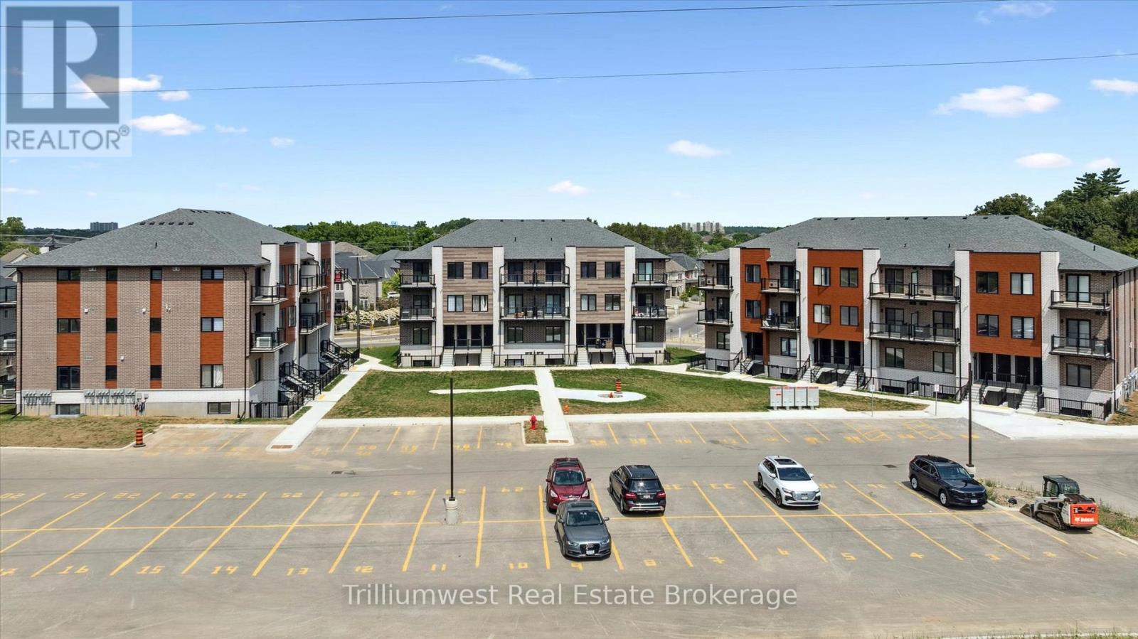 34 - 10 South Creek Drive, Kitchener, Ontario N2R 1N3 - Photo 1 - X12728548