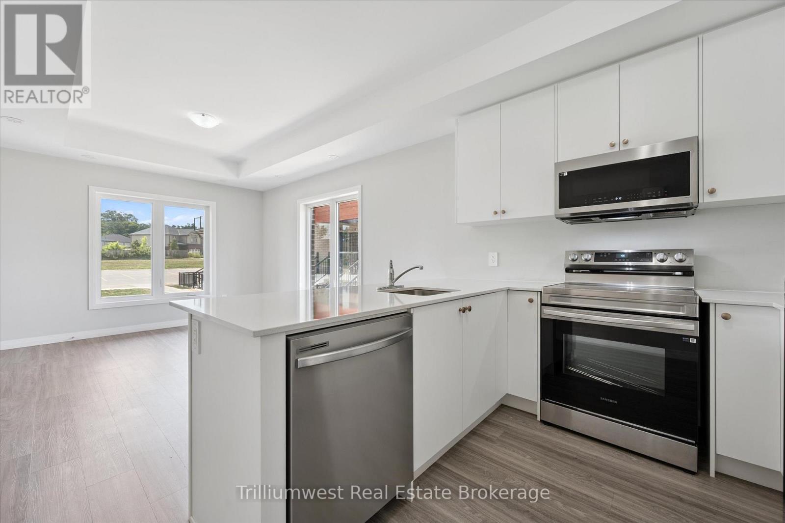 34 - 10 South Creek Drive, Kitchener, Ontario N2R 1N3 - Photo 10 - X12728548