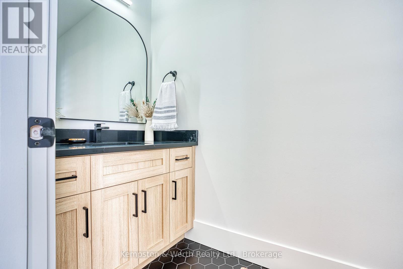 1034 Walton Avenue N, North Perth (Wallace), Ontario  N4W 3S2 - Photo 10 - X12728558