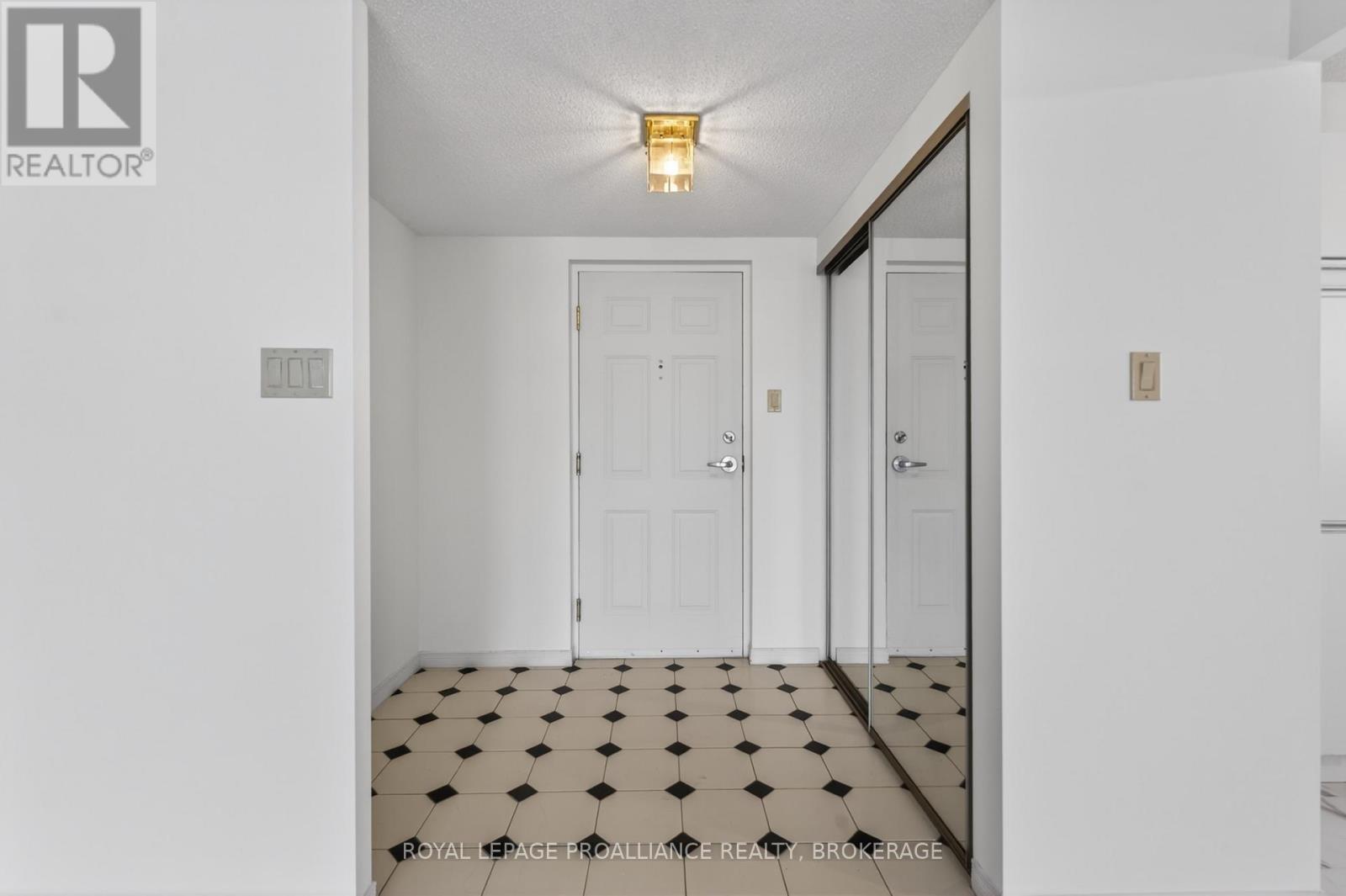 1006 - 257 Bath Road, Kingston, Ontario  K7M 7T3 - Photo 2 - X12728556