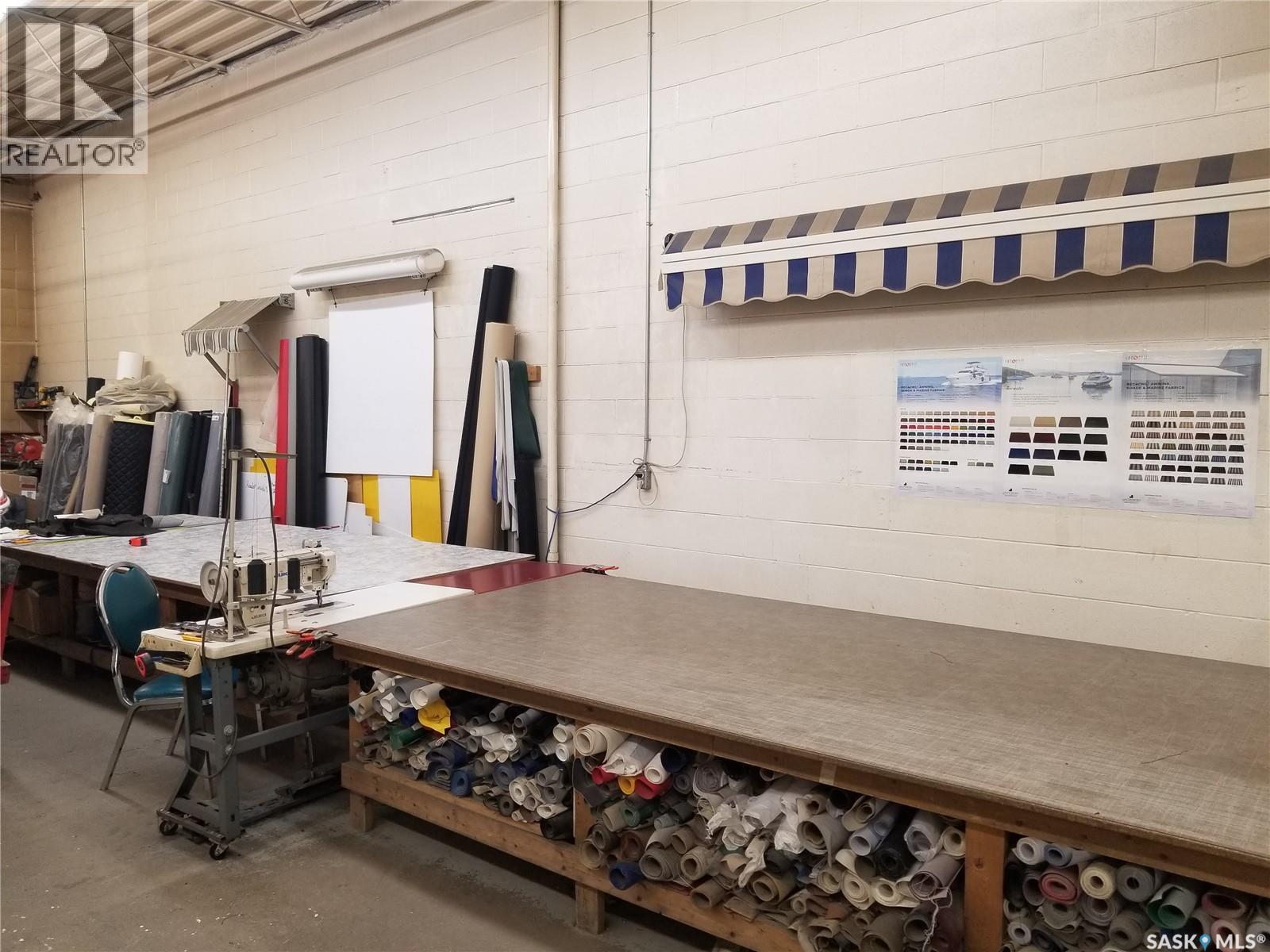 2 706 45th Street W, Saskatoon, Saskatchewan  S7L 5X1 - Photo 2 - SK000411