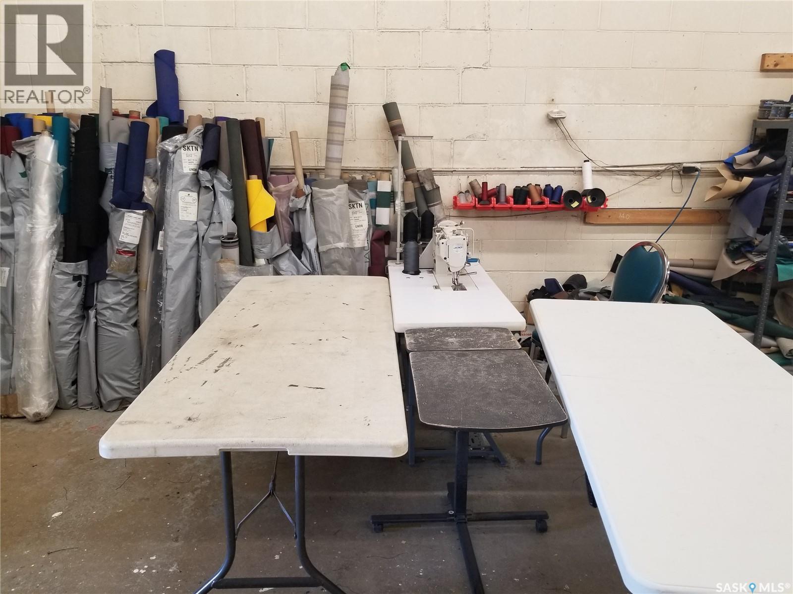 2 706 45th Street W, Saskatoon, Saskatchewan  S7L 5X1 - Photo 3 - SK000411