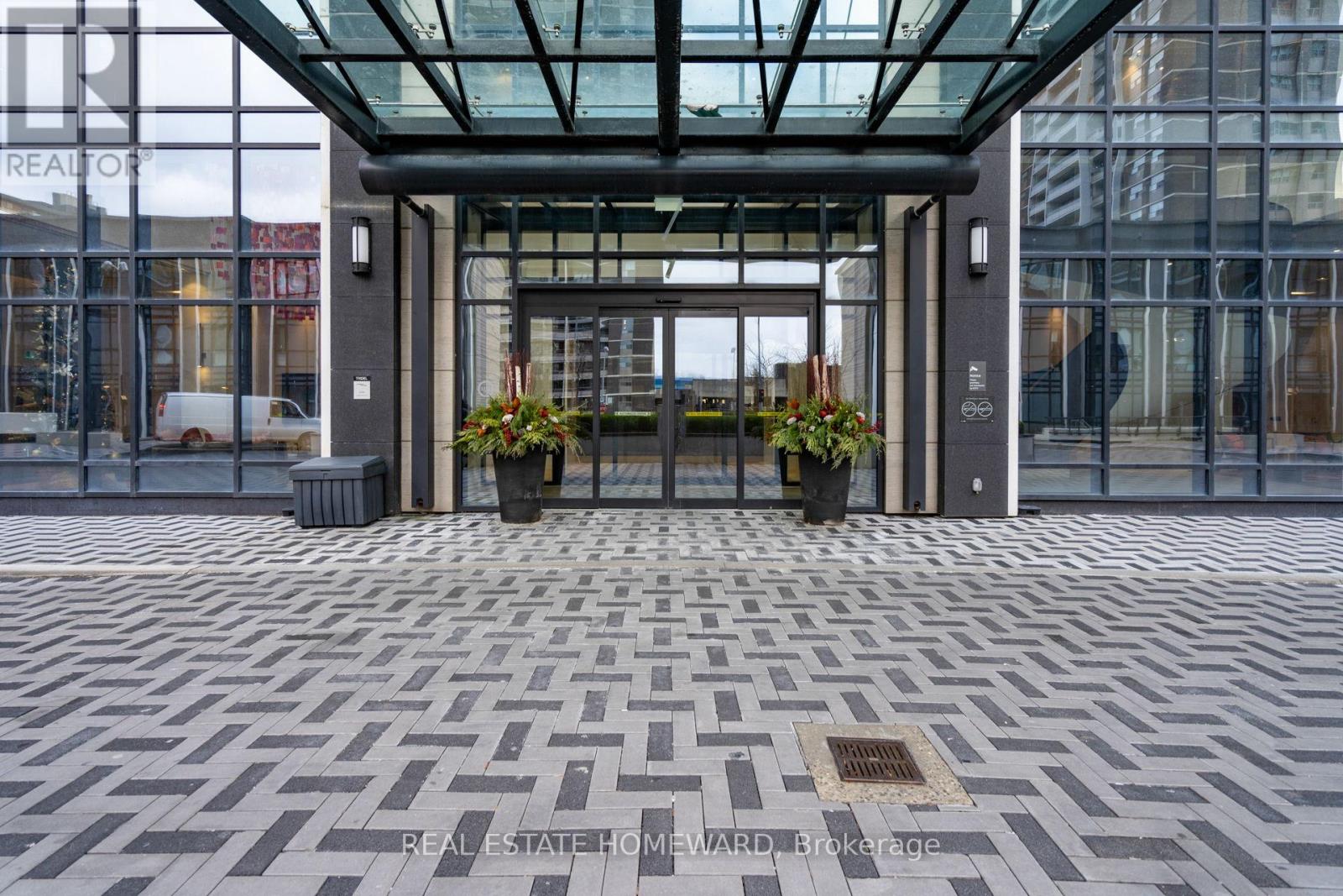 7 Mabelle Avenue, Toronto, Ontario  M9A 0C9 - Photo 3 - W12728532