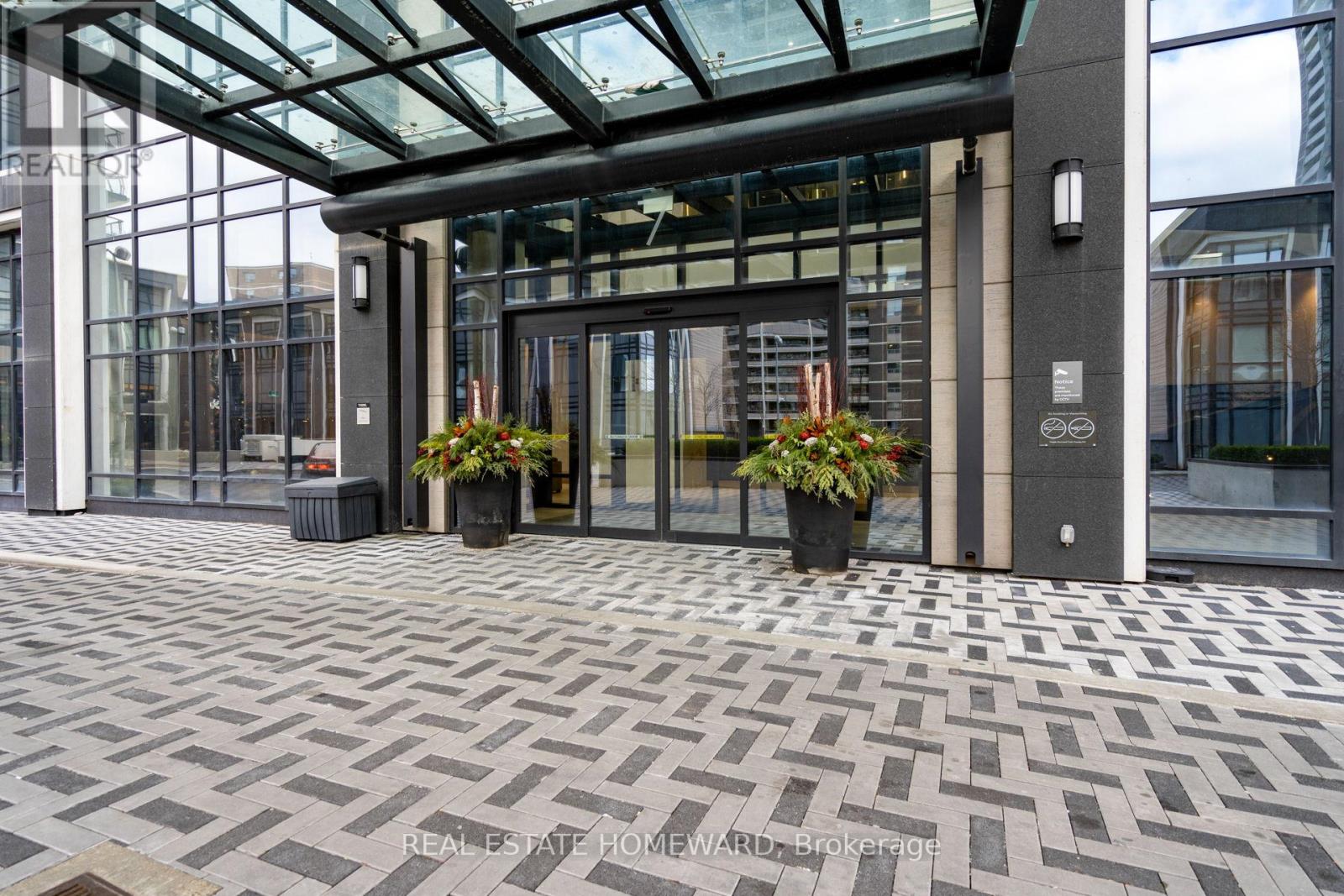 7 Mabelle Avenue, Toronto, Ontario  M9A 0C9 - Photo 4 - W12728532