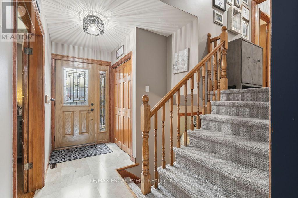 5119 Cherryhill Crescent, Burlington, Ontario  L7L 4B8 - Photo 13 - W12728572