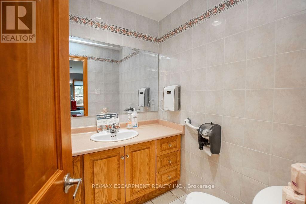 144 Wilson Street E, Hamilton, Ontario  L9G 2B7 - Photo 10 - X12728550