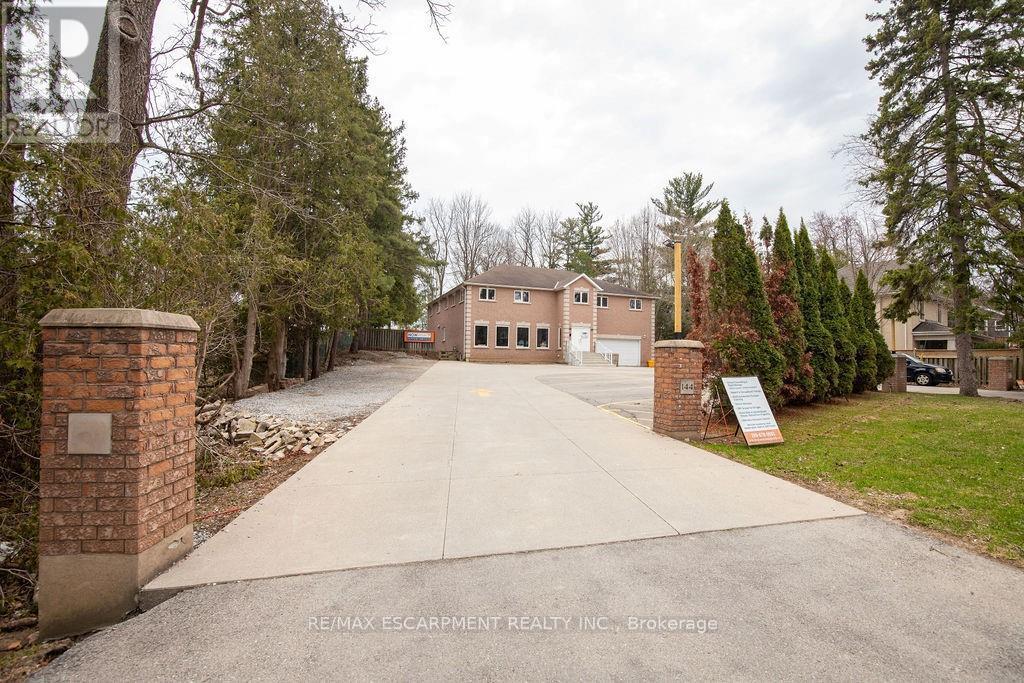 144 Wilson Street E, Hamilton, Ontario  L9G 2B7 - Photo 2 - X12728550